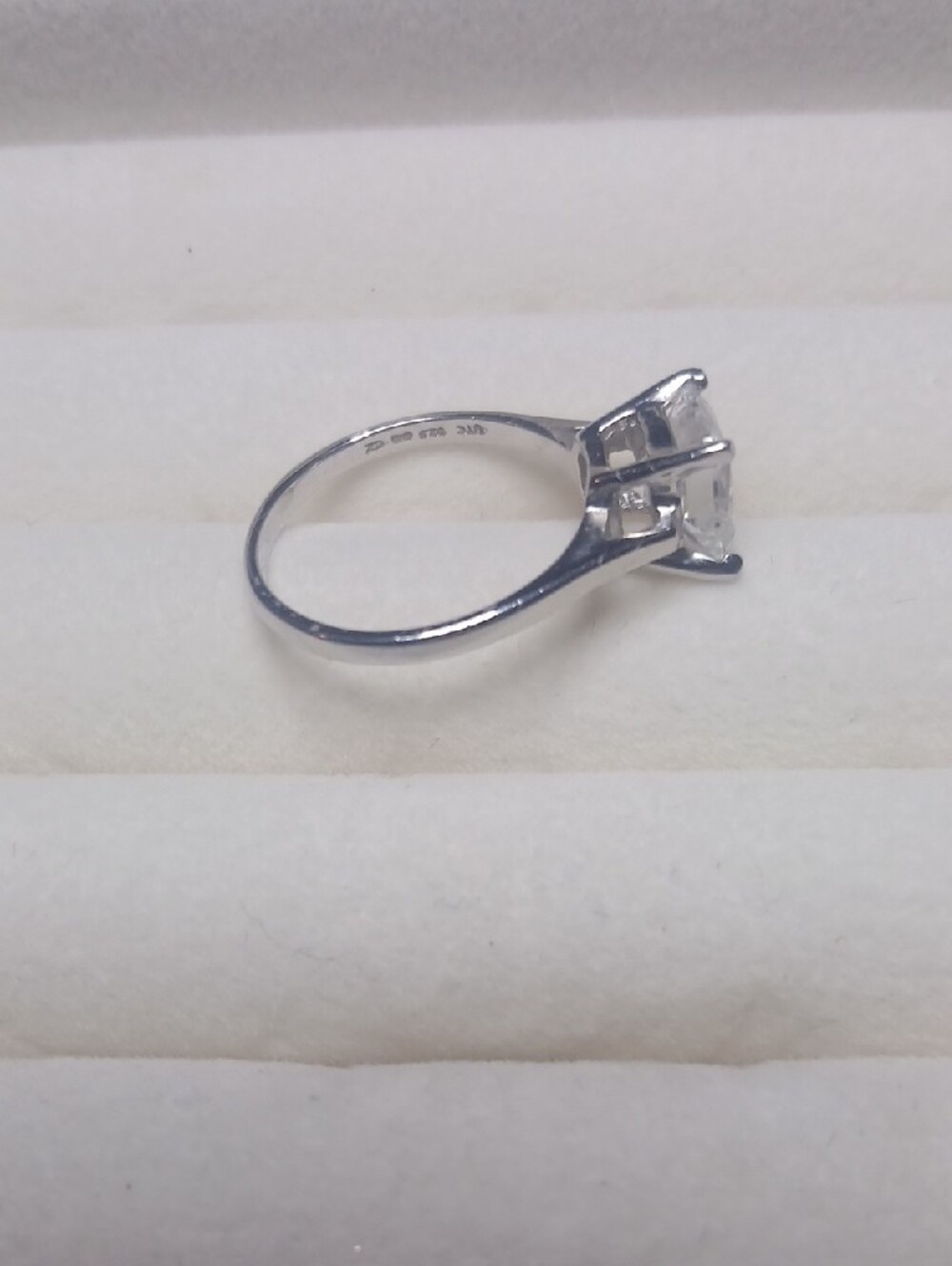 Sterling Silver Solitaire Square-Cut Clear Stone Ring - Silver - Picture 4 of 6